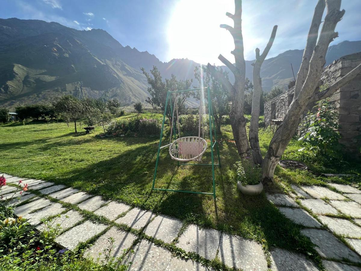 Mikheil Pitskhelauri Guest House Kazbegi Exterior foto